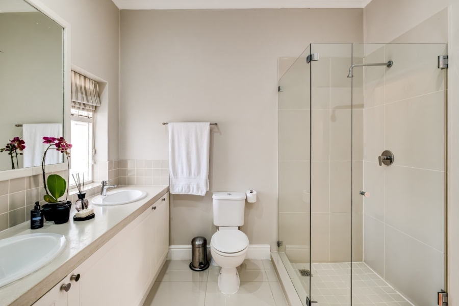 To Let 4 Bedroom Property for Rent in Constantia Western Cape